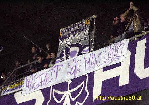 Beim letzten Heimspiel gegen Wiener Neustadt blieb das Vorsängerpodest der Fantaics bereits leer.<br />Bild: Austria80.at“><figcaption>Beim letzten Heimspiel gegen Wiener Neustadt blieb das Vorsängerpodest der Fantaics bereits leer.<br />Bild: Austria80.at</figcaption></figure>
            </div>

                    </article>

                <section class=