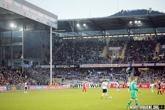 Die Schalke Fans in Freiburg.<br />    <button type=