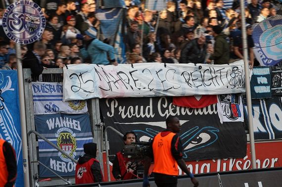 Spruchband beim Spiel Duisburg gegen Erfurt am Samstag.<br />    <button type=