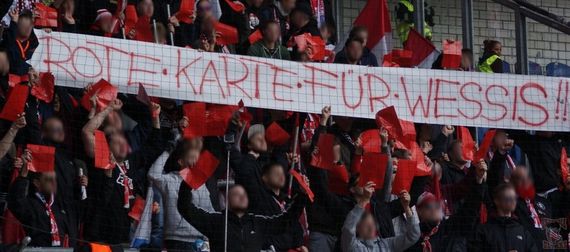 Aktion der Erfurt-Fans in Duisburg. <br />    <button type=