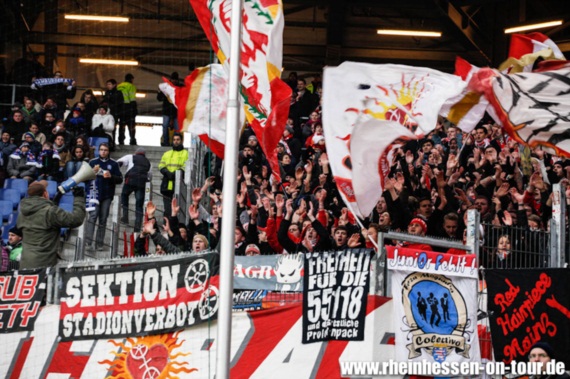 Nicht nur Mainz 05 Fans mit Stadionverbot soll geholfen werden.<br />    <button type=
