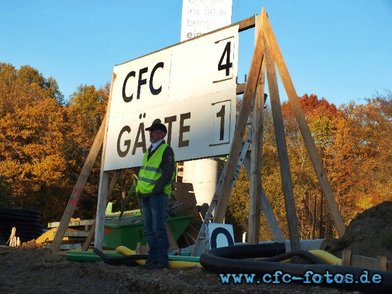 Noch werden die alten Stadionutensilien teilweise benutzt.<br />    <button type=