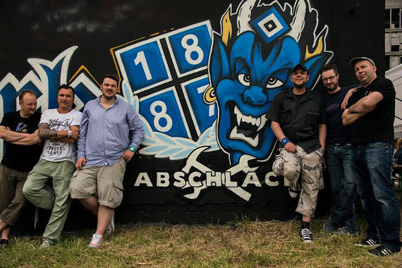 Die Band Abschlach! zeigt woher sie kommt.<br />    <button type=
