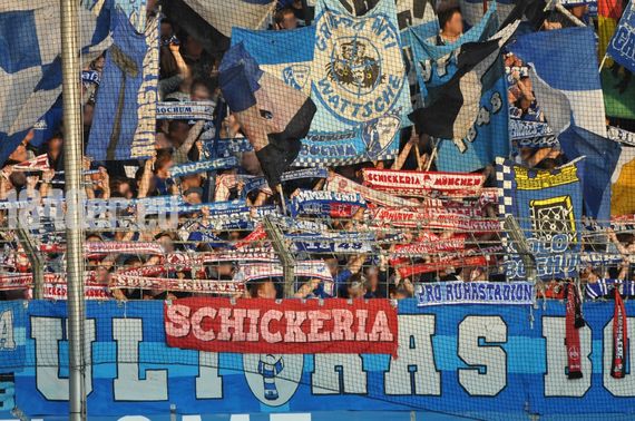 Vor Weihnachten sammeln die Ultras Bochum für die Suppenküche<br />    <button type=