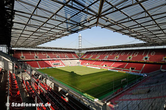 In der Osttribüne im Kölner Stadion kamen die Fanbeauftragten zusammen.<br />    <button type=