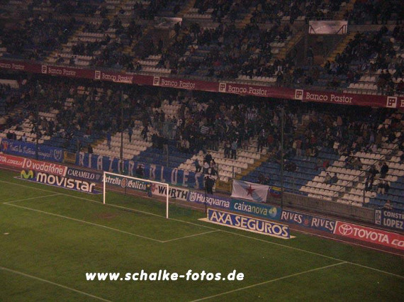 Die Zaunfahne der Riazor Blues im heimischen Stadion.<br />Bild: Schalke-Fotos.de“><figcaption>Die Zaunfahne der Riazor Blues im heimischen Stadion.<br />Bild: Schalke-Fotos.de</figcaption></figure>
            </div>

                    </article>

                <section class=