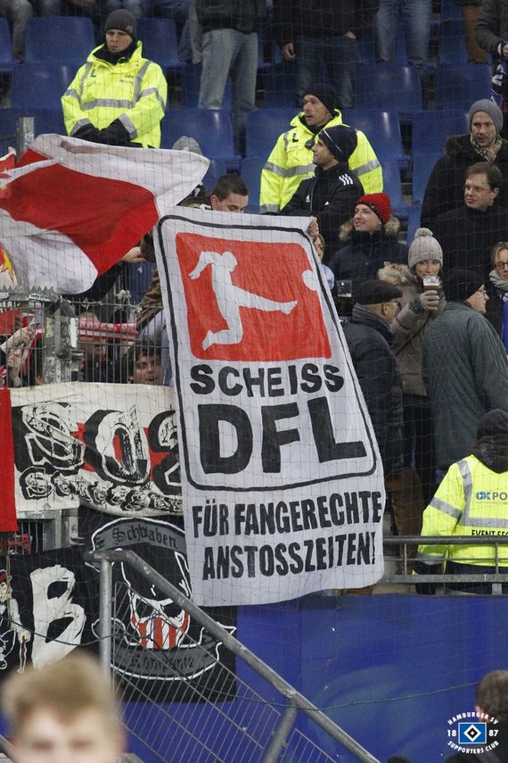 Plakat der VfB Stuttgart Fans gestern in Hamburg.<br />    <button type=