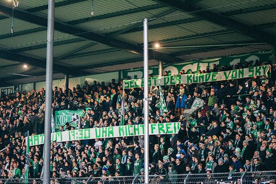 Spruchband der Fürther Fans beim gestrigen Spiel gegen Bochum<br />    <button type=