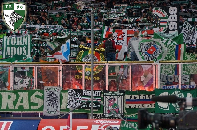 Banner für Oliver beim Spiel in Salzburg<br />Bild: TornadosRapid.at“><figcaption>Banner für Oliver beim Spiel in Salzburg<br />Bild: TornadosRapid.at</figcaption></figure>
            </div>

                    </article>

                <section class=