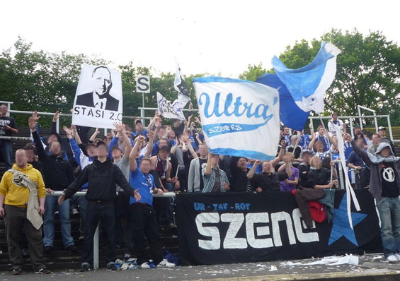 Circa 40 FC Remscheid Fans erhielten einen Platzverweis<br />    <button type=