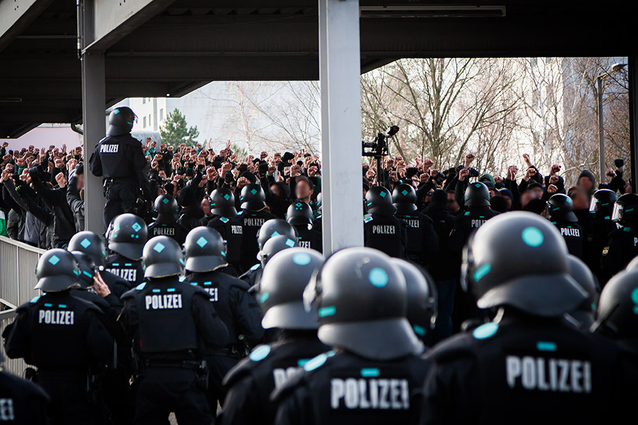 Fürther-Fans beim Frankenderby in Nürnberg im Dezember 2014<br />    <button type=