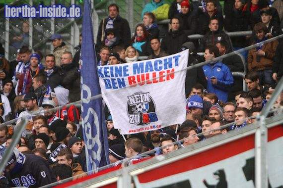 Die Hertha Fans in Wolfsburg<br />    <button type=