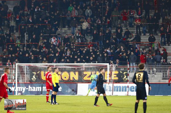 Union-Fans bei der 2. Mannschaft<br />    <button type=