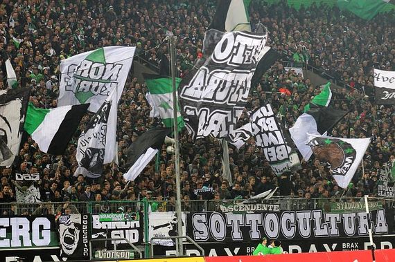 Sottocultura und Ascendente beim Heimspiel gegen Bremen<br />    <button type=