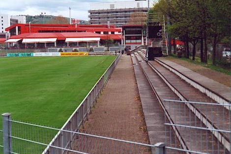 Leere Ränge im Robert-Schlienz-Stadion beim Testspiel<br />    <button type=