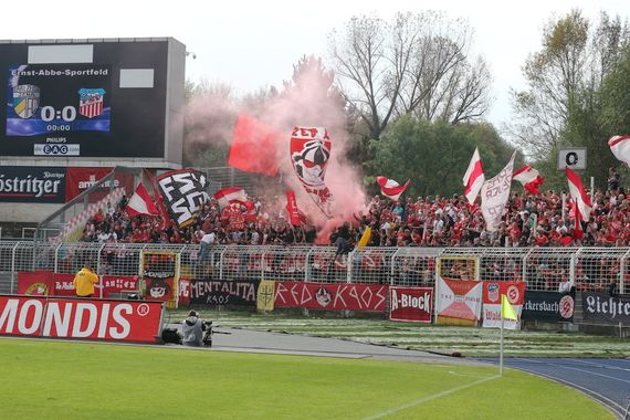 Auch die Pyroaktion in Jena wurde vom Verband bestraft. Bild: Horda Azzuro