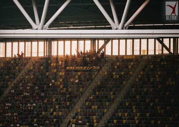 Ultras Braunschweig beim Spiel in Düseldorf<br />    <button type=