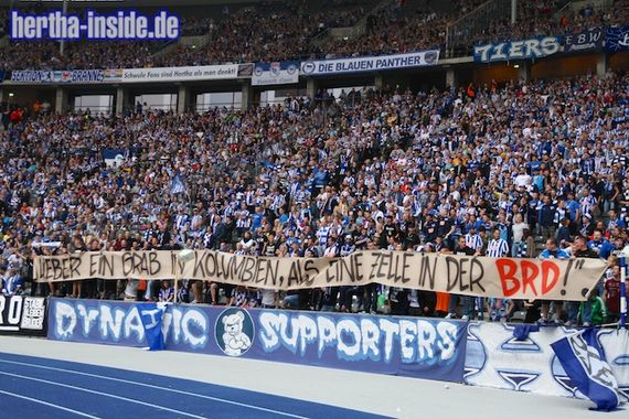 Die Zaunfahne der Dynamic Supporters Berlin<br />    <button type=