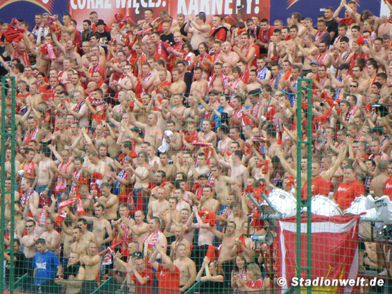 63 Widzew Fans müssen sich vor Gericht verantworten<br />Bild: Faszination Fankurve“><figcaption>63 Widzew Fans müssen sich vor Gericht verantworten<br />Bild: Faszination Fankurve</figcaption></figure>
            </div>

                    </article>

                <section class=