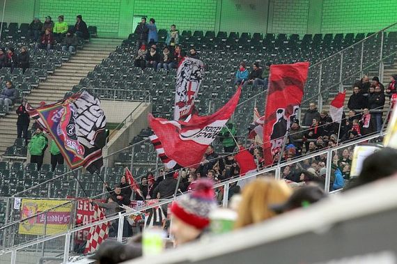 Die Fans des SC Freiburg in Mönchengladbach. Bild: Dirk Päffgen