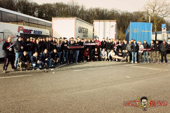 Der Bus der Ultras Leverkusen auf dem Weg nach Bremen<br />    <button type=