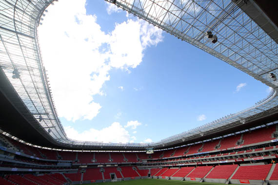 In der Arena Pernambuco sorgten die Sicherheits-Mütter für Ordnung<br />Bild: Glauber Queiroz, Portal da Copa“><figcaption>In der Arena Pernambuco sorgten die Sicherheits-Mütter für Ordnung<br />Bild: Glauber Queiroz, Portal da Copa</figcaption></figure>
            </div>

                    </article>

                <section class=