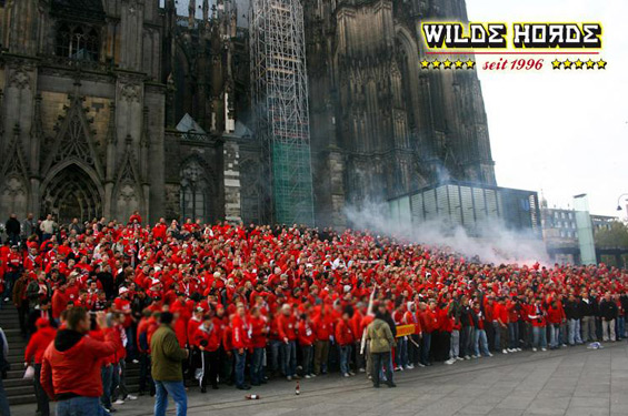 Köln Fans vorm Derby in Mönchengladbach<br />    <button type=