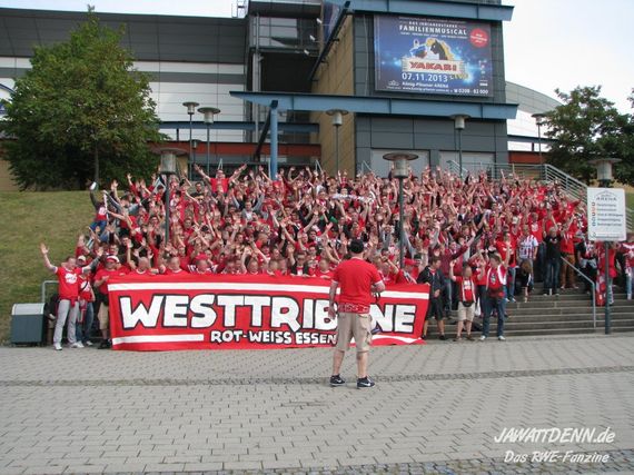Derby-Treffpunkt der RWE-Fans auch weider bei diesem Derby<br />    <button type=