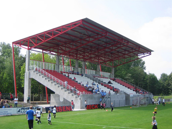 In der EVORA-Arena rollt am Samstag nun doch der Ball<br />    <button type=