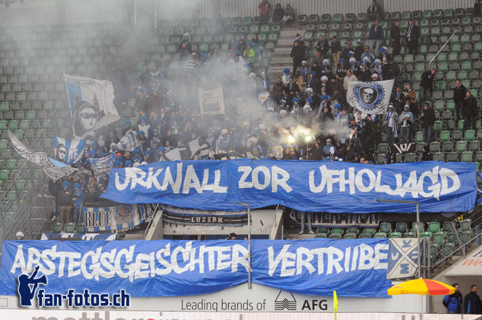 FC Luzern Fans in St. Gallen<br />Bild: FCL.Fan-Fotos.ch“><figcaption>FC Luzern Fans in St. Gallen<br />Bild: FCL.Fan-Fotos.ch</figcaption></figure>
            </div>

                    </article>

                <section class=