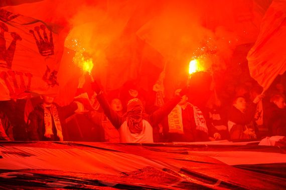 Auch das Thema Ultras wird in der Sendung behandelt<br />    <button type=