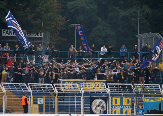 Die Ultras von Fankurve 1966 bringen das neue Fanzine heraus<br />    <button type=