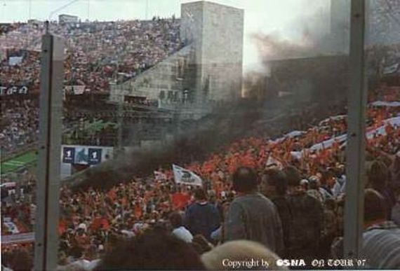 Das Commando Cannstatt beim Pokalfinale 1997<br />    <button type=