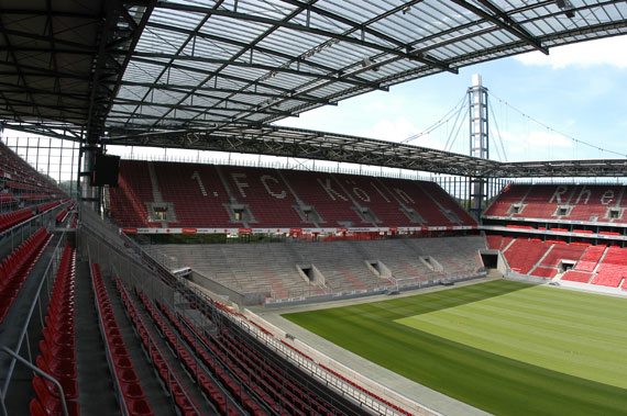 Bei den Heimspielen gegen Hoffenheim, Leverkusen & Schalke müssen die beiden mittleren Blöcke im Unterrang der Südkurve leer bleiben<br />    <button type=