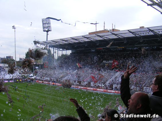 Welcome to the hell of Sankt Pauli<br />    <button type=
