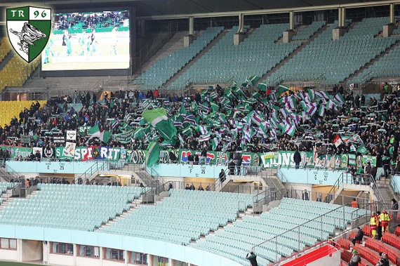 Banner und Fahnen beim Heimspiel gegen Altach<br />Bild: TornadosRapid.at“><figcaption>Banner und Fahnen beim Heimspiel gegen Altach<br />Bild: TornadosRapid.at</figcaption></figure>
            </div>

                    </article>

                <section class=