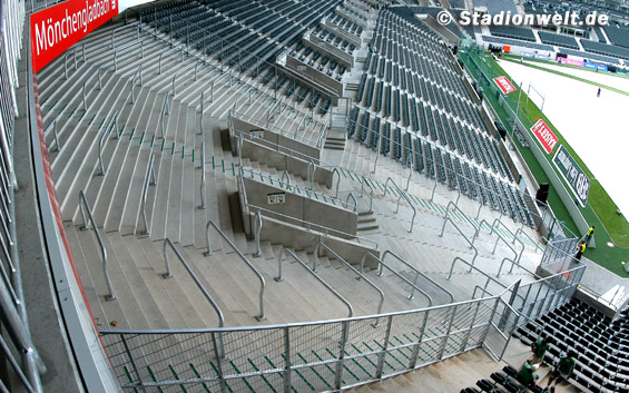 Bisher gehen die Stehplätze in Mönchengladbach bis ans Spielfeld<br />    <button type=