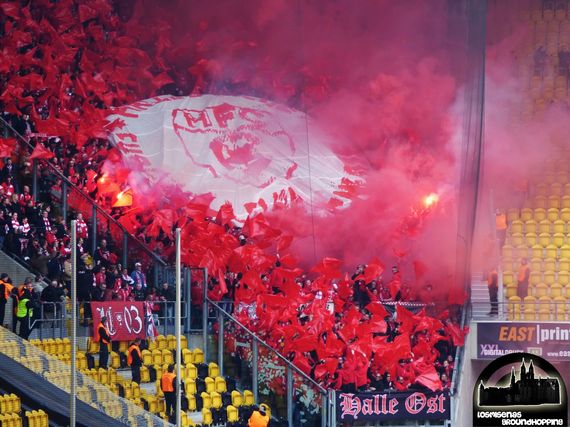 Choreo der HFC-Fans. Bild: losmisenas-groundhopping.blogspot.de