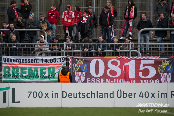 Nur wenige RWE-Fans fuhren trotz des Boykottaufrufs zum Spiel bei Viktoria Köln<br />    <button type=