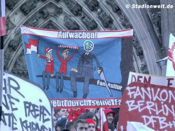 Am 12. April gehen Fans des 1. FC Köln gegen die DFB-Strafe auf die Straße<br />    <button type=