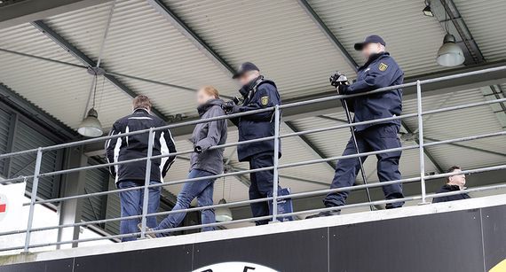 Maßnahmen der Freiburger Polizei beim Spiel des SC Freiburg gegen den 1. FC Köln<br />    <button type=