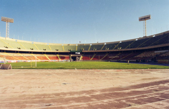 Bei Fußballspielen im Azadi Nationalstadion könnten bald auch Frauen zuschauen<br />Bild: Stadionwelt / Schulz“><figcaption>Bei Fußballspielen im Azadi Nationalstadion könnten bald auch Frauen zuschauen<br />Bild: Stadionwelt / Schulz</figcaption></figure>
            </div>

                    </article>

                <section class=