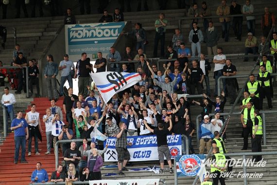 Das Auswärtsspiel in Ahlen sollen diese Fans nicht besuchen<br />    <button type=
