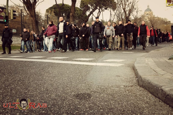 Leverkusener Fans in Madrid<br />    <button type=