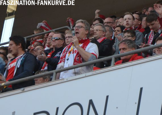 Der neue Vorsänger im Oberrang der Südkurve vom Fanclub FC-Fründe Mai 98<br />    <button type=