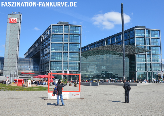 Von Berlin aus fuhren Lucke und die FC-Fans in Richtung Rheinland<br />    <button type=