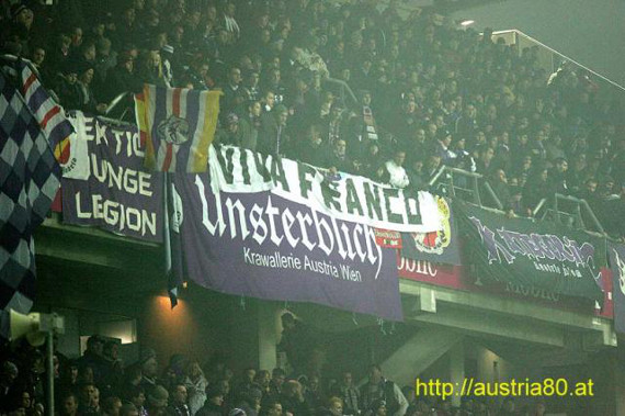 Unsterblich bekannte sich im Stadion zu dem spanischen Diktator Franco<br />Bild: Austria80.at“><figcaption>Unsterblich bekannte sich im Stadion zu dem spanischen Diktator Franco<br />Bild: Austria80.at</figcaption></figure>
            </div>

                    </article>

                <section class=