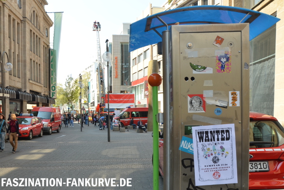 Plakataufruf in der Kölner Innenstadt<br />    <button type=