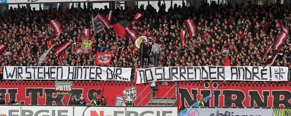 Die Ultras Nürnberg standen nach dem Vorfall im Kölner Hauptbahnhof hinter dem Opfer André<br />    <button type=