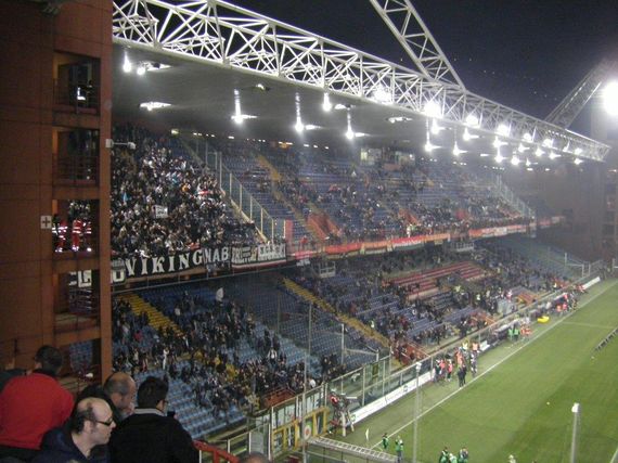 Anders als hier wird der Gästeblock im Stadio Comunale Luigi Ferraris am Samstag nicht mit Juve-Fans gefüllt sein<br />Bild: stephanhoogerwaard“><figcaption>Anders als hier wird der Gästeblock im Stadio Comunale Luigi Ferraris am Samstag nicht mit Juve-Fans gefüllt sein<br />Bild: stephanhoogerwaard</figcaption></figure>
            </div>

                    </article>

                <section class=
